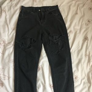 AE Black Ripped Mom Jeans Size 4